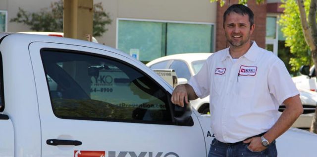 A KY-KO Pest Prevention employee with his service vehicle in Phoenix, AZ.